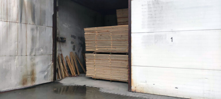 Methods of drying wood for transport boxes